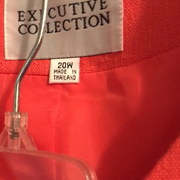 Two-piece suit - Picture 2 of 5